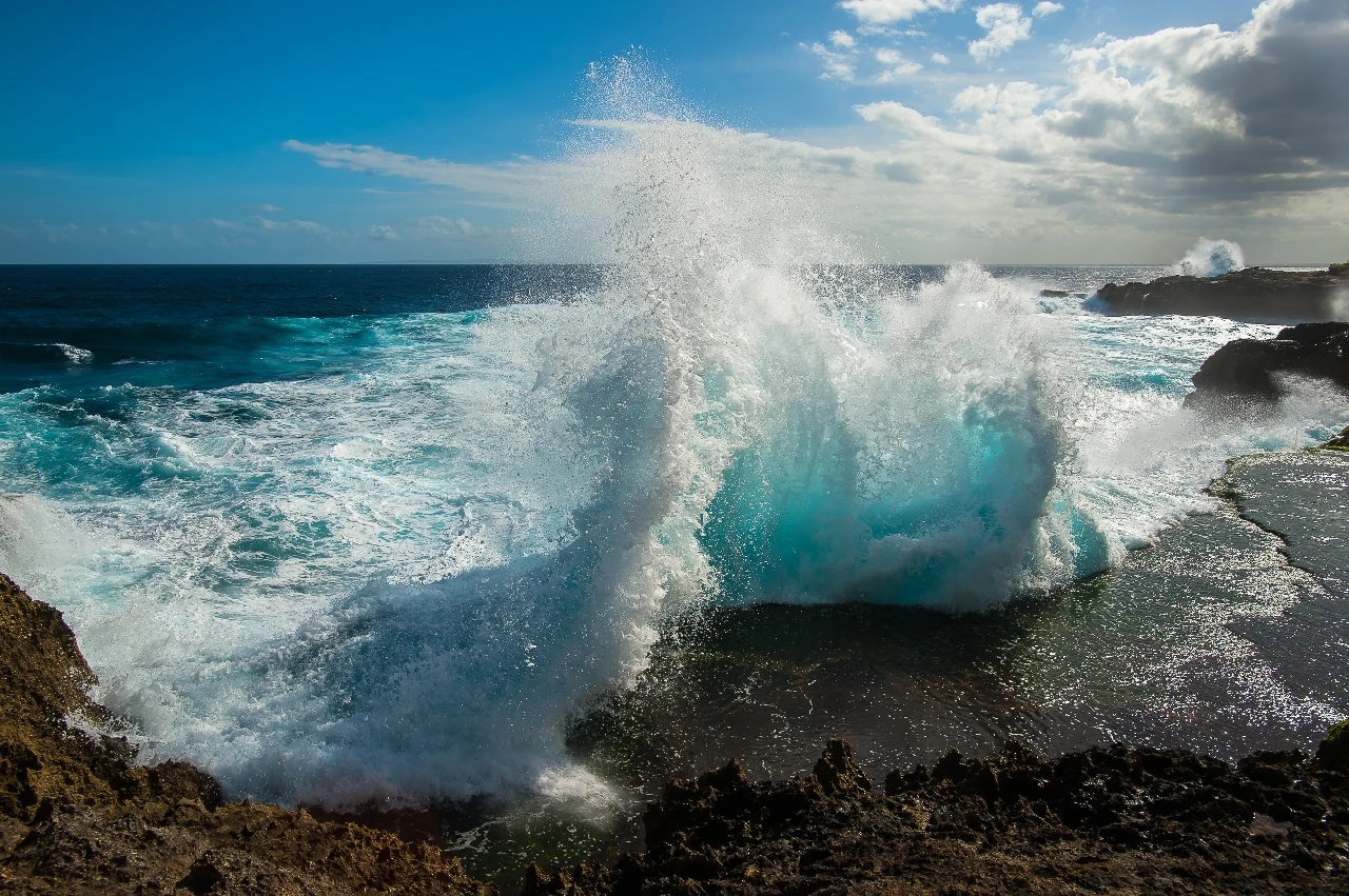 Splash - Waves bronze by Mauro Apuleo, See in the Sea underwater photography contest