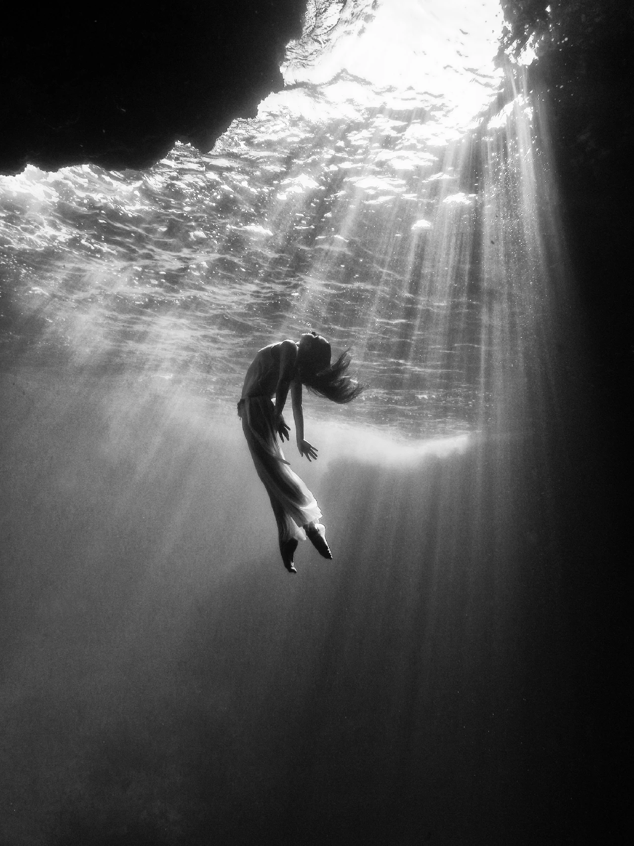 Ascentic - Compact runner up by Emanuele Vitale, See in the Sea underwater photography contest